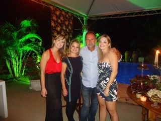 Viva os 30 anos de Kellen Ribeiro e Karine Ribeiro Antunes.