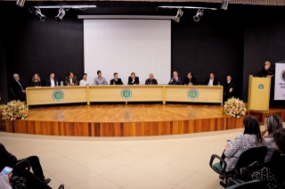 Grupo NRE Educacional e Faculdade de Medicina de Itajubá co