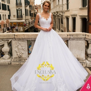Vestidos de festas e ternos da Exclusiva Noivas e Festas.
