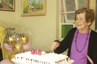 Dona Maria Helena Gomes Lisboa completa 100 anos de idade