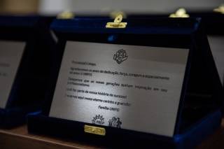Concessão de títulos honoríficos e homenagem a aposentado