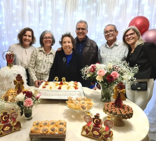 Sra. Cacilda Tibúrzio Megale comemorou 98 anos de vida
