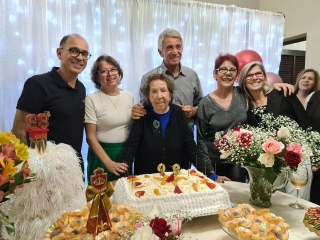Sra. Cacilda Tibúrzio Megale comemorou 98 anos de vida