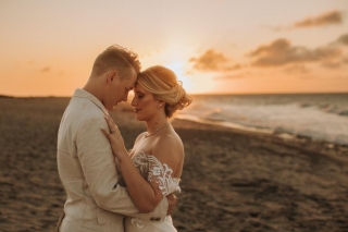 O casamento de Laís Prado Bosco e Noah Myers na Praia da Ma