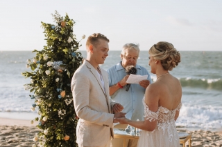 O casamento de Laís Prado Bosco e Noah Myers na Praia da Ma