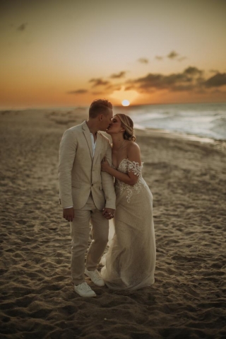O casamento de Laís Prado Bosco e Noah Myers na Praia da Ma