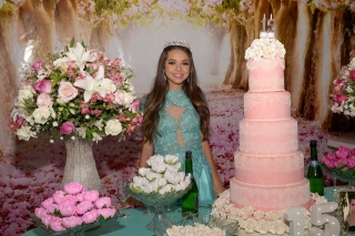 Joyce Mendes comemora seus 15 anos com big festa - II Parte